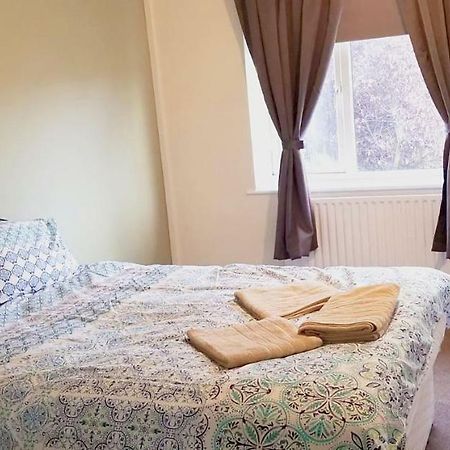 Royal House Slough Hotel ภายนอก รูปภาพ