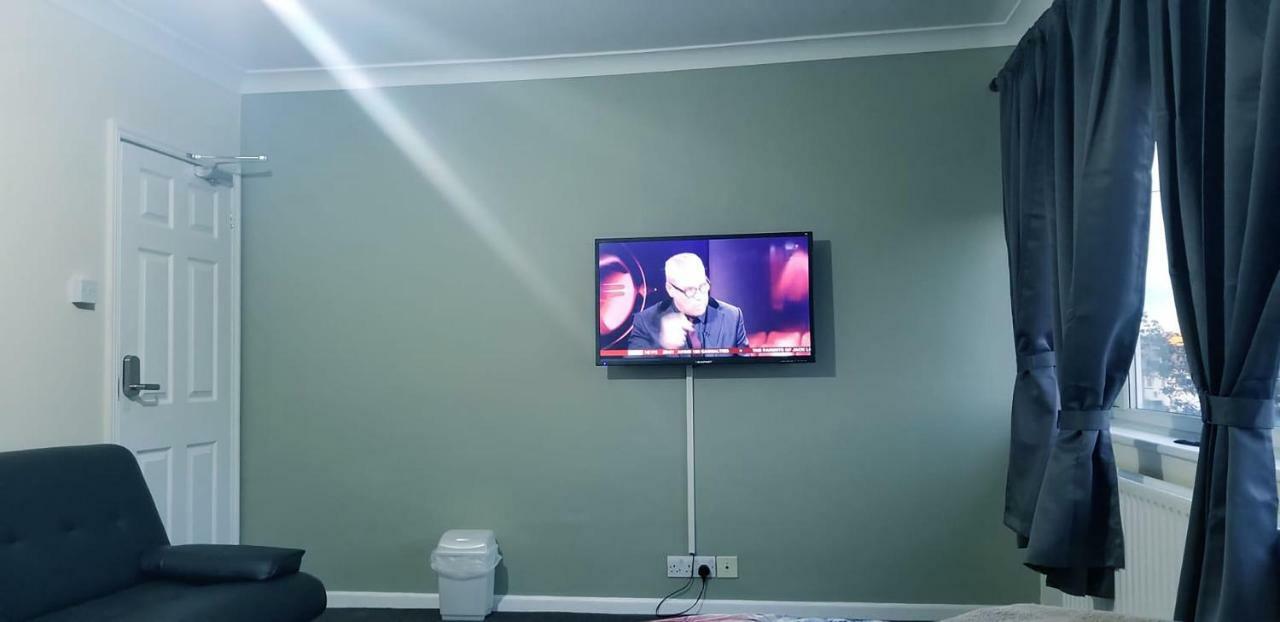 Royal House Slough Hotel ภายนอก รูปภาพ